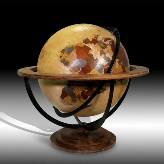 globe en marqueterie de bois précieux