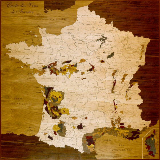 Carte des régions viticoles de France en marqueterie